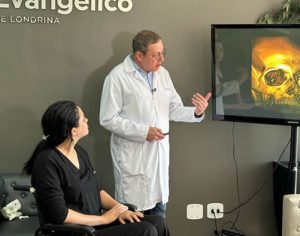 Cirurgia inédita no Brasil para reconstrução facial é realizada em Londrina