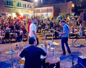 Feira na Concha anima a sexta-feira com show e comidas de rua