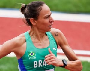 Londrinense faz melhor marca da temporada, mas fica fora da final em Paris