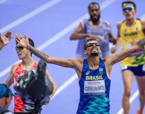 Júlio Agripino quebra recorde e leva 2° ouro do Brasil nas Paralimpíadas