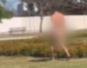 Homem em surto é visto andando nu em avenida de Londrina