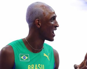 Alison dos Santos, o Piu, conquista o bronze nos 400m com barreiras