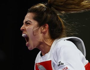 Carol Moura conquista primeiro ouro paralímpico do taekwondo feminino