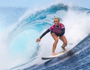 Tati Weston-Webb conquista medalha de prata para o Brasil no surfe