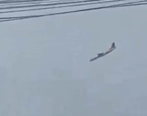 Vídeo: avião que saiu de Cascavel com 62 pessoas cai no interior de SP