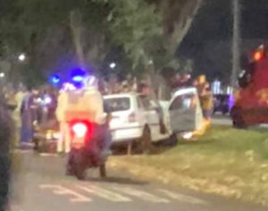 Motorista fica ferido após bater carro contra árvore na Zona Leste de Londrina