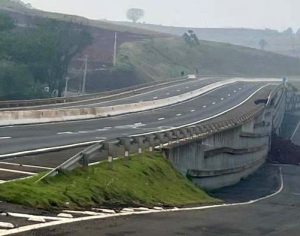 Viaduto: pista central na PR-445 ficará fechada por tempo indeterminado