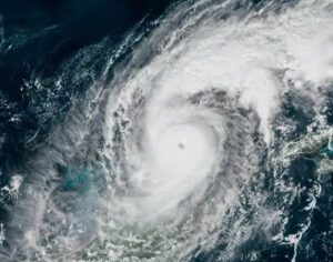 Passagem do furacão Milton deixa pelo menos dez mortos na Flórida