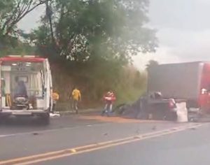 Homem morre após acidente entre carro e caminhão no Norte do PR