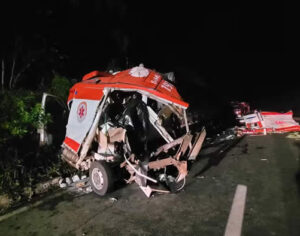 Três socorristas do SAMU e um paciente morrem após acidente no Paraná