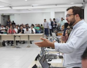 Vereadores decidem manter liberação de bares na Rua Paranaguá