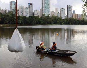 Secretaria de Obras consegue conter novo vazamento no Lago Igapó 2