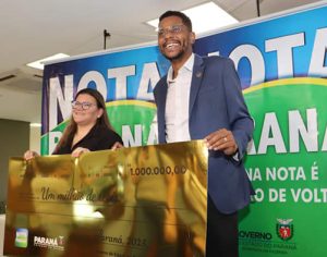 Londrinense recebe a premiação de R$ 1 milhão do Nota Paraná