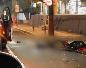 Entregador morre após ser atingido por caminhonete em Londrina; vídeo