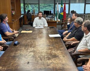 Tiago Amaral assina PL que recompõe inflação salarial dos servidores