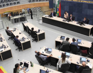 Londrina aprova lei que permite trocar multas de trânsito por doação de sangue