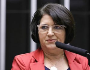 Lenir de Assis toma posse como nova deputada na Câmara Federal