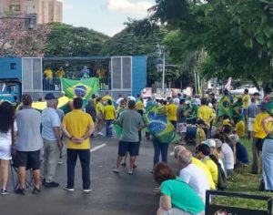 Ato pedindo anistia reúne cerca de 50 bolsonaristas em Londrina
