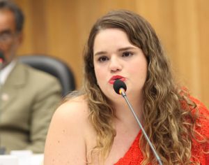 Paula Vicente assume vaga como nova vereadora na Câmara de Londrina