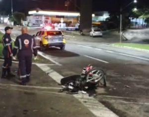Motociclista morre após ser atingida por carro que furou sinal em Londrina