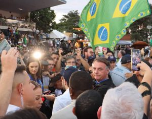 Bolsonaro reúne cerca de 200 pessoas na abertura da ExpoLondrina