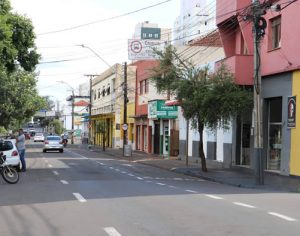 Estacionamento rotativo na Duque de Caxias passa a funcionar até às 17h