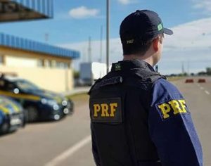 PRF apreende 15 veículos na BR-369 em frente ao Parque Ney Braga