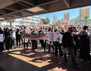 Justiça determina suspensão da greve das professoras em Londrina