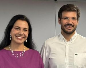 Professora Flávia Cabral assume liderança do prefeito na Câmara