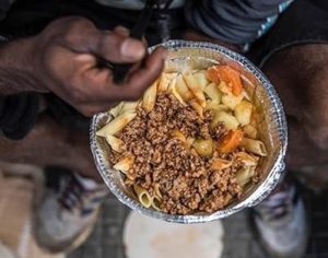 Londrina: projeto quer barrar doações de comida a pessoas em situação de rua