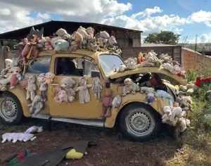 Fusca de pelúcia é recuperado um dia após furto em Londrina