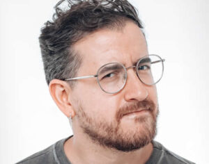 Humorista Afonso Padilha apresenta novo show de stand-up em Londrina