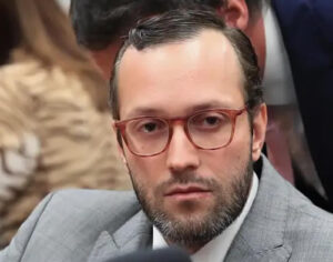 Filipe Barros é incluído em inquérito que investiga Eduardo Bolsonaro