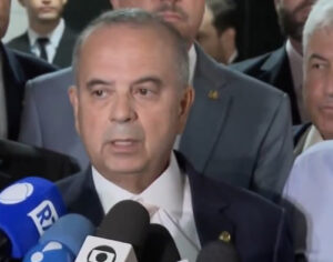 Em ato falho, senador bolsonarista diz que anistia não interessa ao país