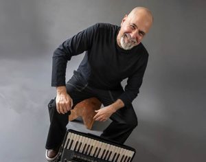 Toninho Ferragutti é destaque em seminário sobre flauta doce e acordeom