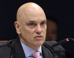 Moraes vota para condenar Bolsonaro e mais sete réus de trama golpista