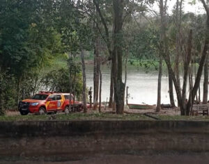 Bombeiros localizam corpo de empresário que caiu de barco no Rio Tibagi