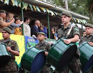 Desfile de 7 de Setembro reúne milhares de pessoas em Londrina; veja fotos