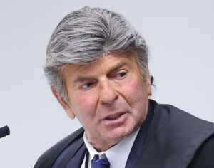 Fux vota para absolver Bolsonaro de todos os crimes da trama golpista