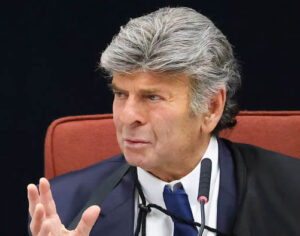 Luiz Fux vota para absolver réus do crime de organização criminosa