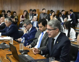 CCJ do Senado rejeita e enterra PEC da Blindagem após votação unânime