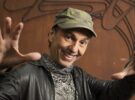 Zeca Baleiro tem show gratuito em Londrina neste domingo no Sesc Cadeião