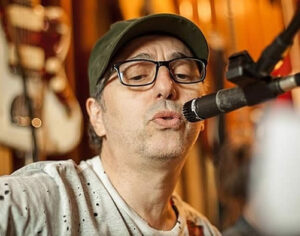 Sesc Londrina terá show gratuito de Zeca Baleiro no Festival Etnias; saiba mais