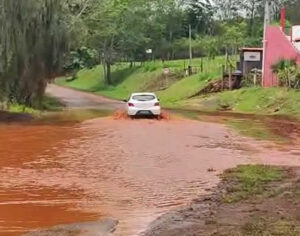 Chuvas deixam vários estragos em Londrina e região; veja as ocorrências