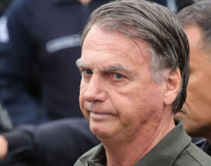 Bolsonaro inicia cumprimento de pena em regime fechado na PF