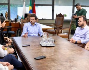 Tiago anuncia repasses da Câmara e do Estado para assistência social