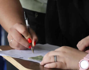 Vestibular: UEL divulga lista de candidatos que terão provas corrigidas