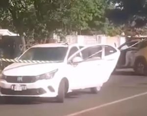 Adolescente é morto após carro de aplicativo ser cercado em Londrina