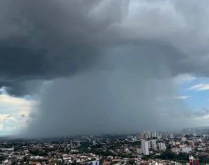 Moradores registram fotos de chuva localizada na Zona Sul de Londrina