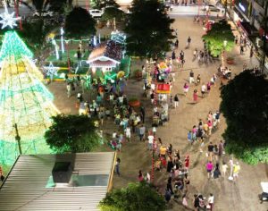 Fim de ano: confira os horários do comércio de rua, shoppings e mercados